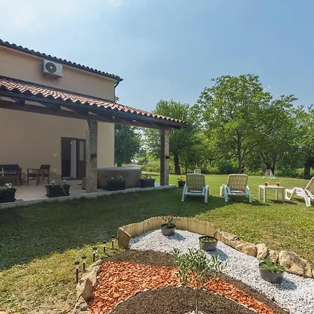Holiday House Nono With Whirlpool Prázdninový dům Pazin