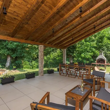 Hébergement de vacances Holiday House Nono With Whirlpool Pazin